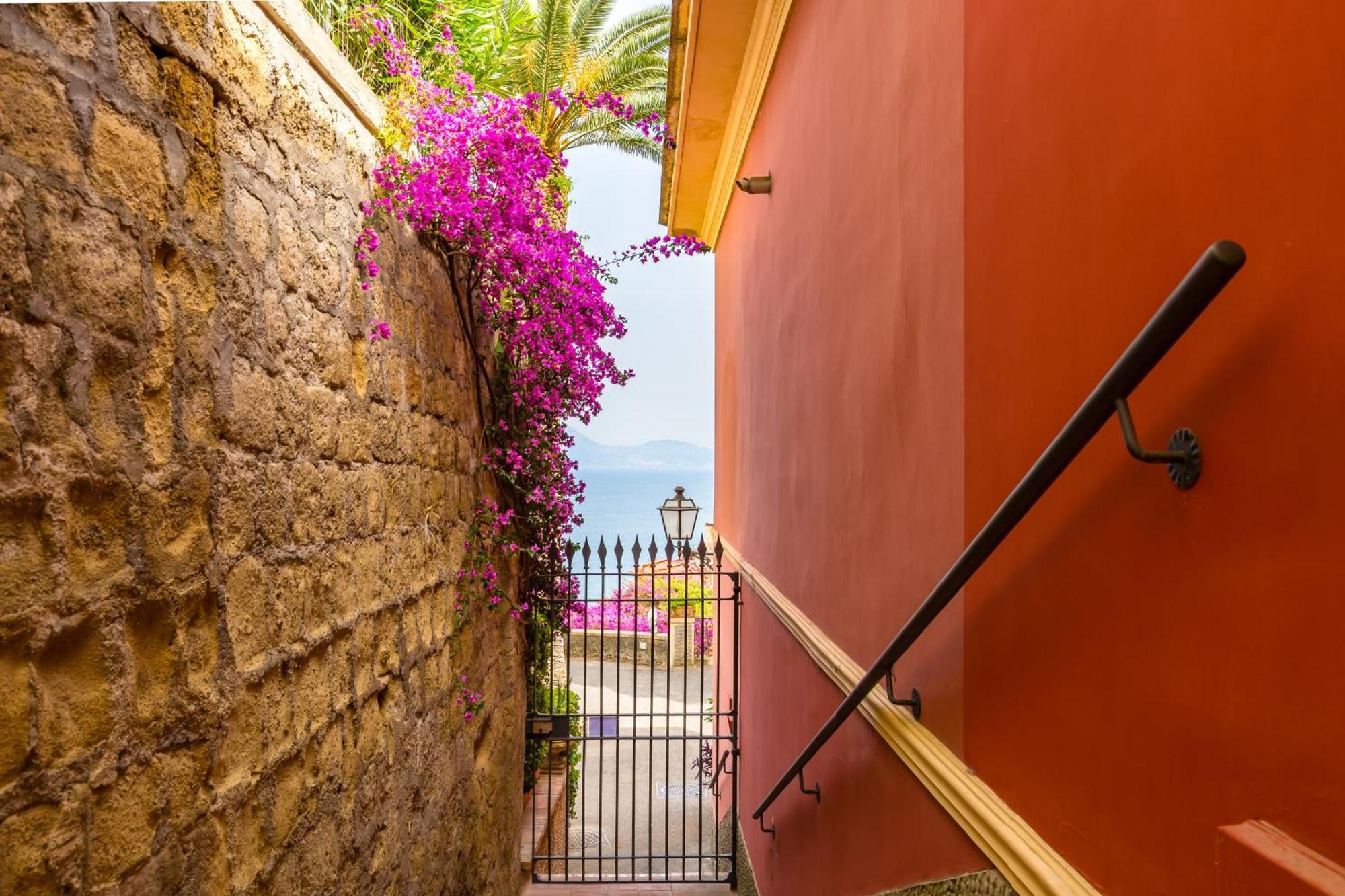 Villa Dolcevita With Parking By Napoliapartments Extérieur photo
